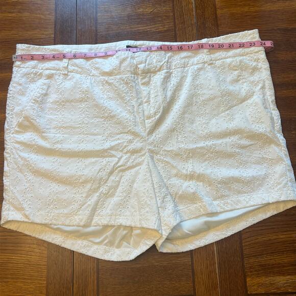 Torrid White Eyelet Plus Size Shorts 26 Crochet
Lace Embroidered - Picture 7 of 11